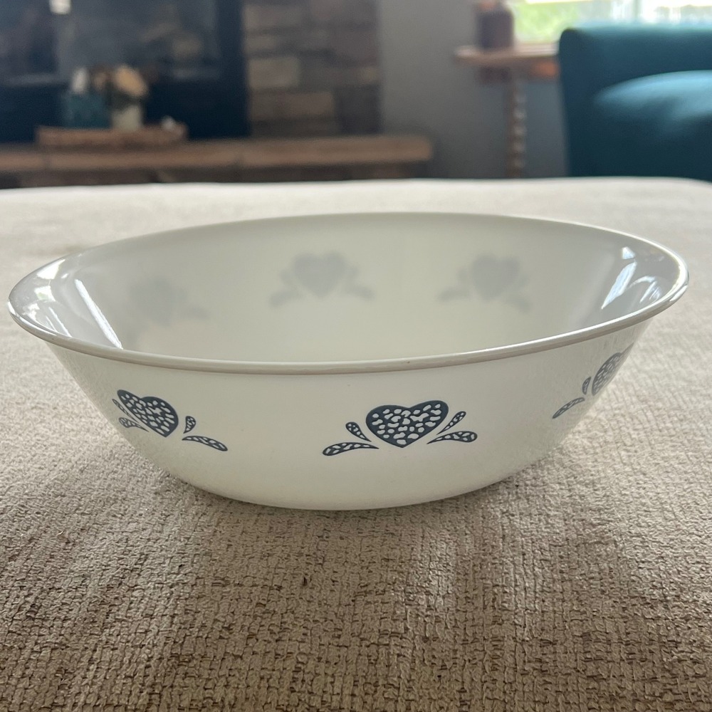 Corelle‎ by Corning Blue Hearts Serving Bowl 8.5 Inch White Vitrelle Glass USA